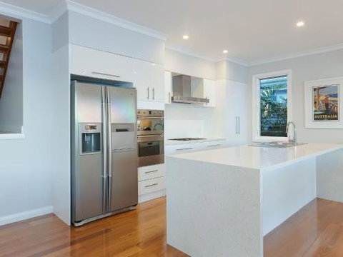 Absolute Waterfront Lakehouse Fishing Point Waterfront Pool Jetty - Accommodation NSW 5