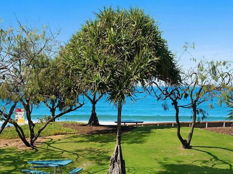 Kings Beach Ocean Front Views Private Balcony Overlooking Kings Beach - Accommodation NSW 4