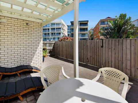 Kings Beach Ocean Front Views Private Balcony Overlooking Kings Beach - Accommodation NSW 1