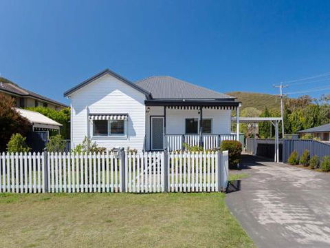 Escape To The Cottage 68 Tomaree Rd Boat Parking & WIFI - Accommodation NSW 0
