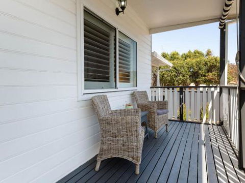 Escape To The Cottage 68 Tomaree Rd Boat Parking & WIFI - Accommodation NSW 2