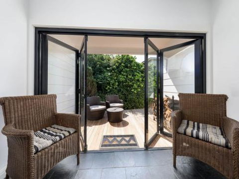 THE BEACH HOUSE Gerroa 4pm Check Out Sundays - Accommodation NSW 3