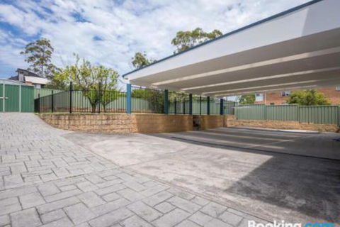 Villa San Gabriel Vincentia Sleeps 14 4pm Check Out Sundays - Accommodation NSW 6