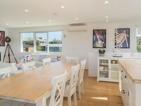 Licence To Chill - Accommodation NSW 4