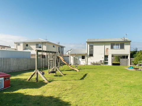 Licence To Chill - Accommodation NSW 2