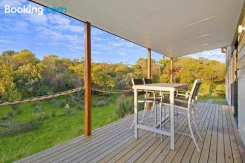 A One One Two At Island Beach - Accommodation NSW 4