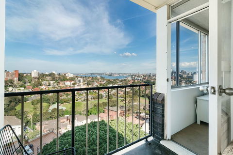 Bright And Sunny Studio Apartment - Accommodation NSW 4