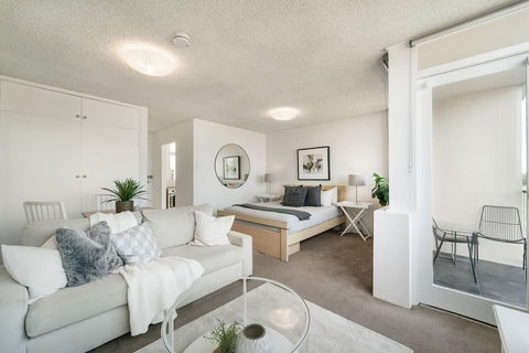Bright And Sunny Studio Apartment - Accommodation NSW 3
