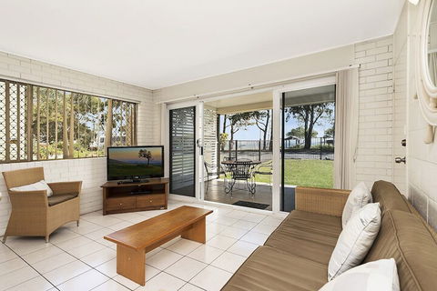 Ground Floor Air Conditioned Fabulous Waterviews Overlooking Pumicestone Passage - Accommodation NSW 3