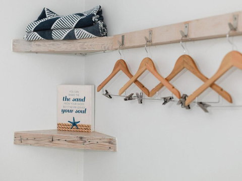 WHITE WAVES 4 ABSOLUTE BEACH FRONT STUDIO HASTINGS POINT - Accommodation NSW 5