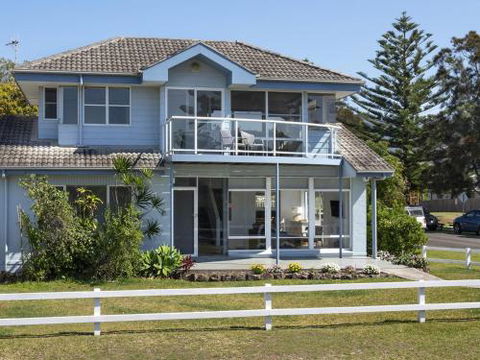 AMETHYST Gerringong 4pm Check Out Sundays - Accommodation NSW 0