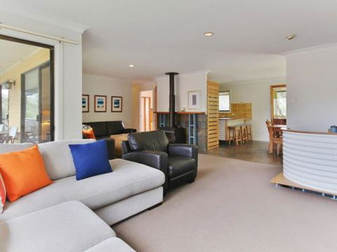 Take Time At Hyams Beach 4pm Check Out Sundays - Accommodation NSW 2