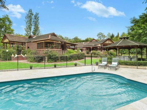 THE ELMS Berry Berry & Surrounds 4pm Check Out Sundays - Accommodation NSW 0