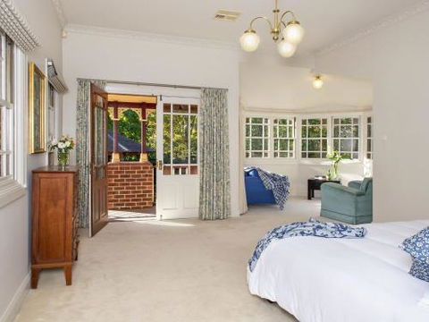THE ELMS Berry Berry & Surrounds 4pm Check Out Sundays - Accommodation NSW 3