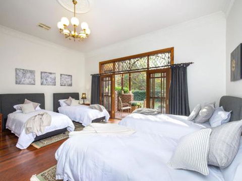 THE ELMS Berry Berry & Surrounds 4pm Check Out Sundays - Accommodation NSW 6