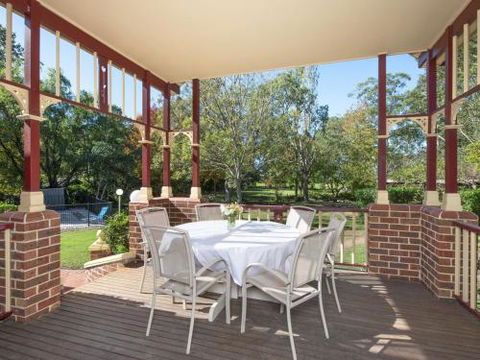 THE ELMS Berry Berry & Surrounds 4pm Check Out Sundays - Accommodation NSW 1