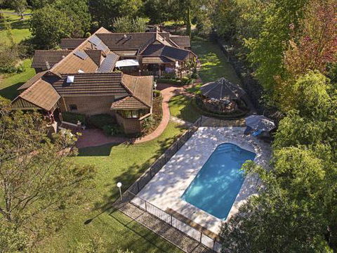 THE ELMS Berry Berry & Surrounds 4pm Check Out Sundays - Accommodation NSW 2