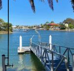 April 19 4 Bedroom Home on Canal with Pool Pontoon Aircon  WiFi - Accommodation NSW