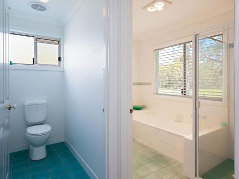 8a Foreshore Drive Ducted Air & Boat Parking - Accommodation NSW 1
