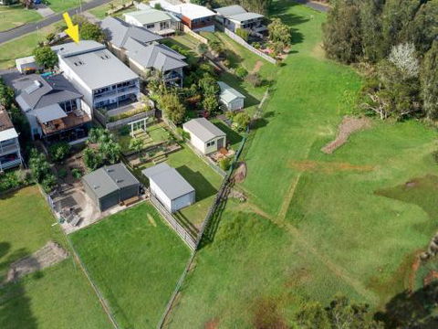 VINCES LANDING OLD EROWAL BAY 4pm Check Out Sundays - Accommodation NSW 2