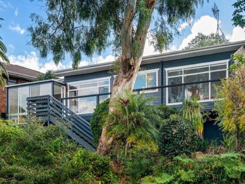 BOMBORA Gerroa 4pm Check Out Sundays - Accommodation NSW 5