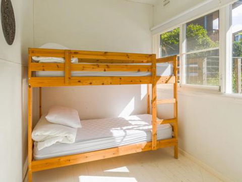 BOMBORA Gerroa 4pm Check Out Sundays - Accommodation NSW 3