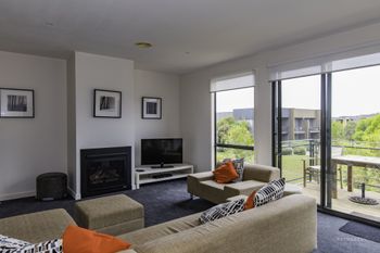 Stylish 3 Bedroom Condo - Accommodation NSW 1
