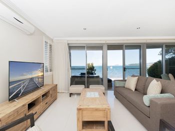 Soldiers Point Road 2 163 Seaside Splendour - Accommodation NSW 2