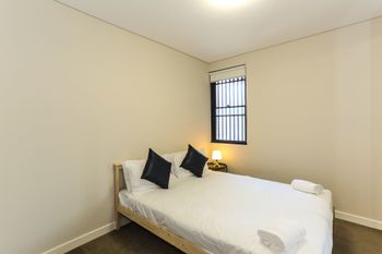 Spacious Apartment At Waitara - Accommodation NSW 4