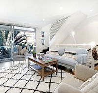 Broabdeach Sleek  Stylish Living - Accommodation NSW