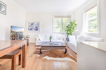 Bright Harbour Side 1 Bedroom Apartment - Accommodation NSW 1