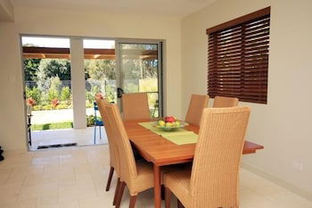 Lorikeet 2 - Accommodation NSW 2