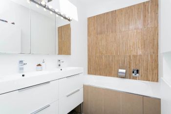 Beachside Apartment With Stunning Views & Parking - Accommodation NSW 3