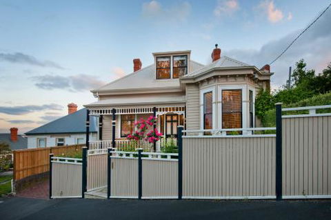 Library House - Accommodation NSW 2