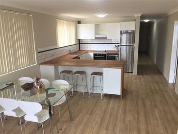 Wallis View Lakeside Family Retreat - Accommodation NSW 2