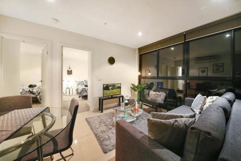 A Cozy 2BR CBD Apartment Near Bourke St. Mall - Accommodation NSW 0