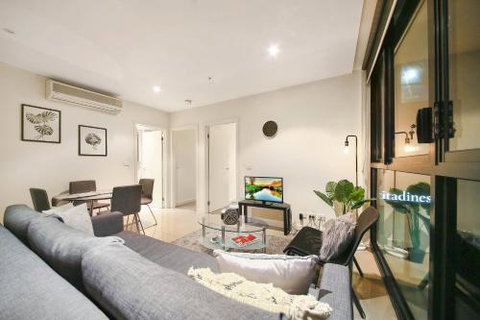 A Cozy 2BR CBD Apartment Near Bourke St. Mall - Accommodation NSW 2