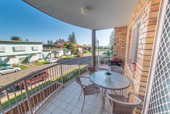 1 Bedroom Gold Coast Beachside Apt W AC + Parking - Accommodation NSW 6