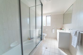 1 Bedroom Gold Coast Beachside Apt W AC + Parking - Accommodation NSW 5