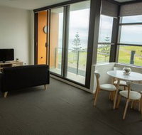 Watt Street 1 BR Apartment w Ocean Views - Accommodation NSW
