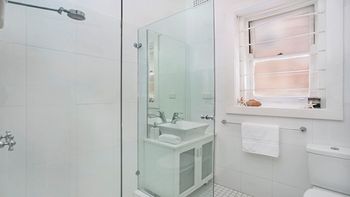 The Apartment Service LB002 - Accommodation NSW 3