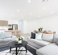 5 Bedroom Sydney Mansion with Parking - Accommodation NSW