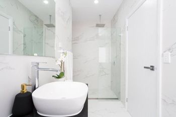 5 Bedroom Sydney Mansion With Parking - Accommodation NSW 1