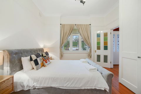 HomeHotel LuxuryHome 500m Crows Nest Shops - Accommodation NSW 1