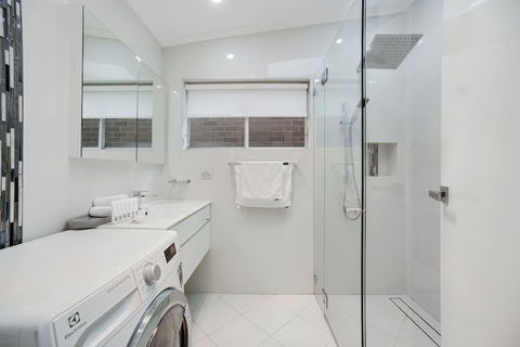 HomeHotel LuxuryHome 500m Crows Nest Shops - Accommodation NSW 2