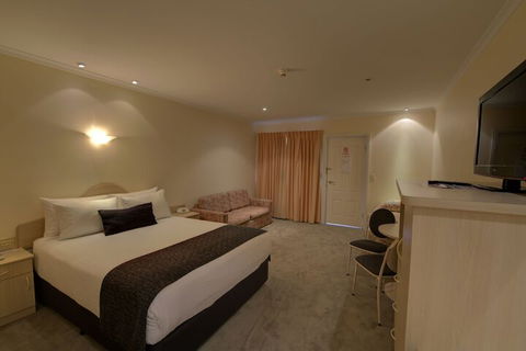 Charles Rasp Motor Inn & Cottages - Accommodation NSW 7