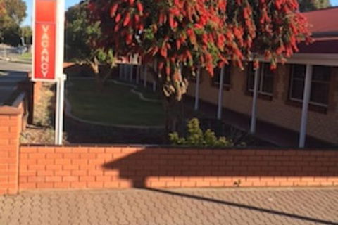 Charles Rasp Motor Inn & Cottages - Accommodation NSW 4