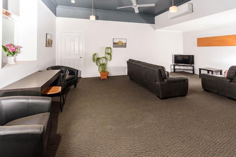 Daydream Motel And Apartments - Accommodation NSW 6