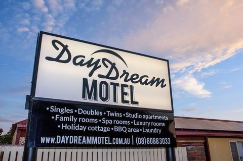 Daydream Motel And Apartments - Accommodation NSW 4