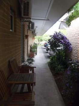 Corlette Palms Motor Inn - Accommodation NSW 4